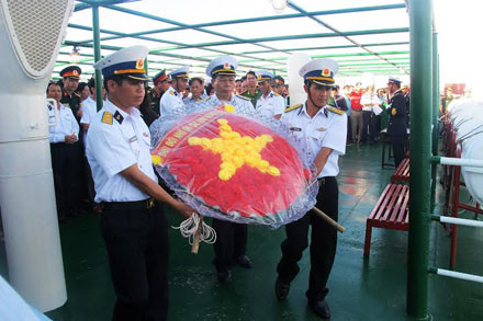 Xúc động tri ân các anh hùng liệt sĩ trên đảo Trường Sa ảnh 11