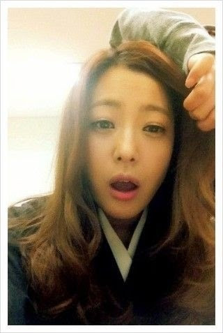 4 mỹ nhân Hàn bị chê tơi tả vì chụp hình "tự sướng" ảnh 18