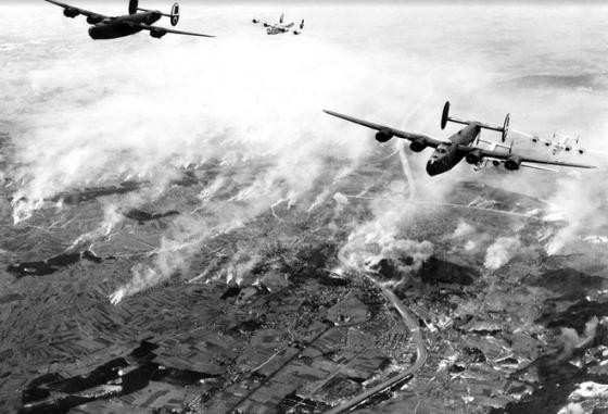 Nhìn lại sự tàn khốc của Thế chiến II qua ảnh ảnh 11