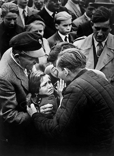 Nhìn lại sự tàn khốc của Thế chiến II qua ảnh ảnh 14