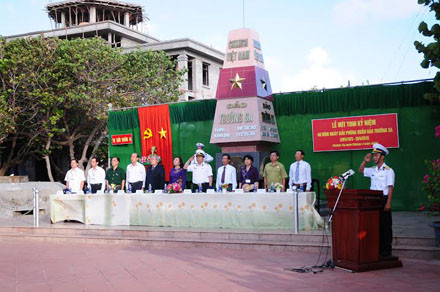 Xúc động tri ân các anh hùng liệt sĩ trên đảo Trường Sa ảnh 1