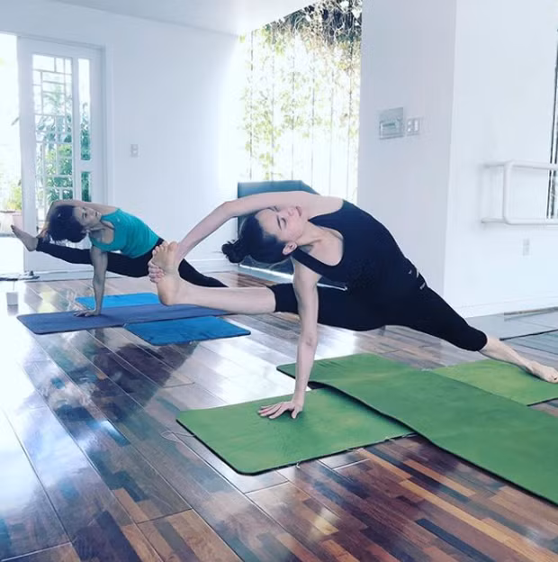 Đăng ảnh tạo dáng yoga độ khó cao, Hồ Ngọc Hà bị chê ‘giống đàn ông’ ảnh 5