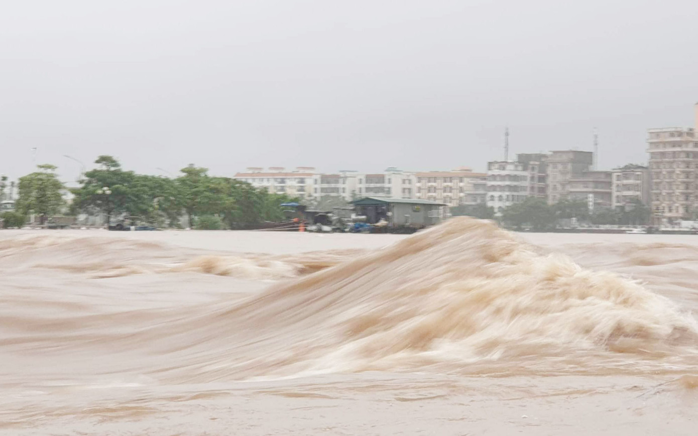 Xuất hiện áp thấp nhiệt đới gần Biển Đông, có thể hướng về miền Trung ảnh 4 Xuất hiện áp thấp nhiệt đới gần Biển Đông, có thể hướng về miền Trung ảnh 4