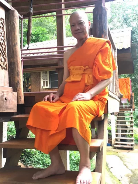 Sau nhiều trắc trở cuộc đời, diễn viên 'Anh hùng xạ điêu’ đi tu ở Thái Lan ảnh 1