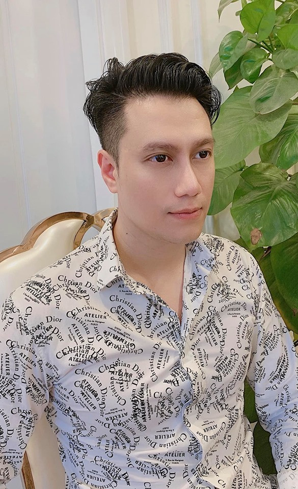 Việt Anh khoe bàn đầy tiền sau khi bị dân mạng chê bai nhan sắc thẩm mỹ ảnh 1