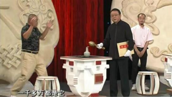 ‘Hoà Thân’ đập bể loạt cổ vật trị giá gần 700 tỷ đồng trên truyền hình ảnh 4