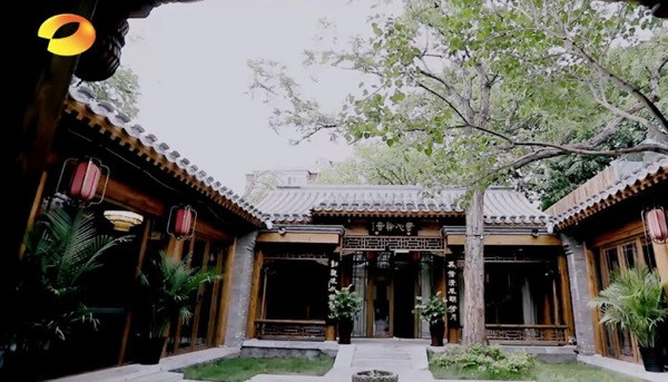 ‘Hoà Thân’ đập bể loạt cổ vật trị giá gần 700 tỷ đồng trên truyền hình ảnh 1