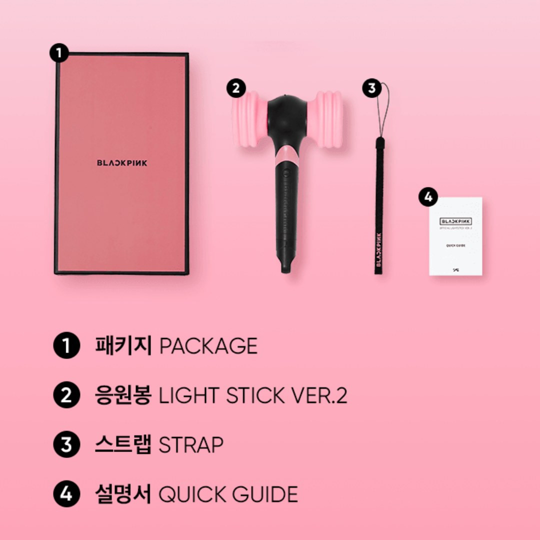 Một bộ sản phẩm lightstick BlackPink có 3 món, được đặt trong một chiếc hộp màu hồng xinh xắn. Một bộ sản phẩm lightstick BlackPink có 3 món, được đặt trong một chiếc hộp màu hồng xinh xắn.