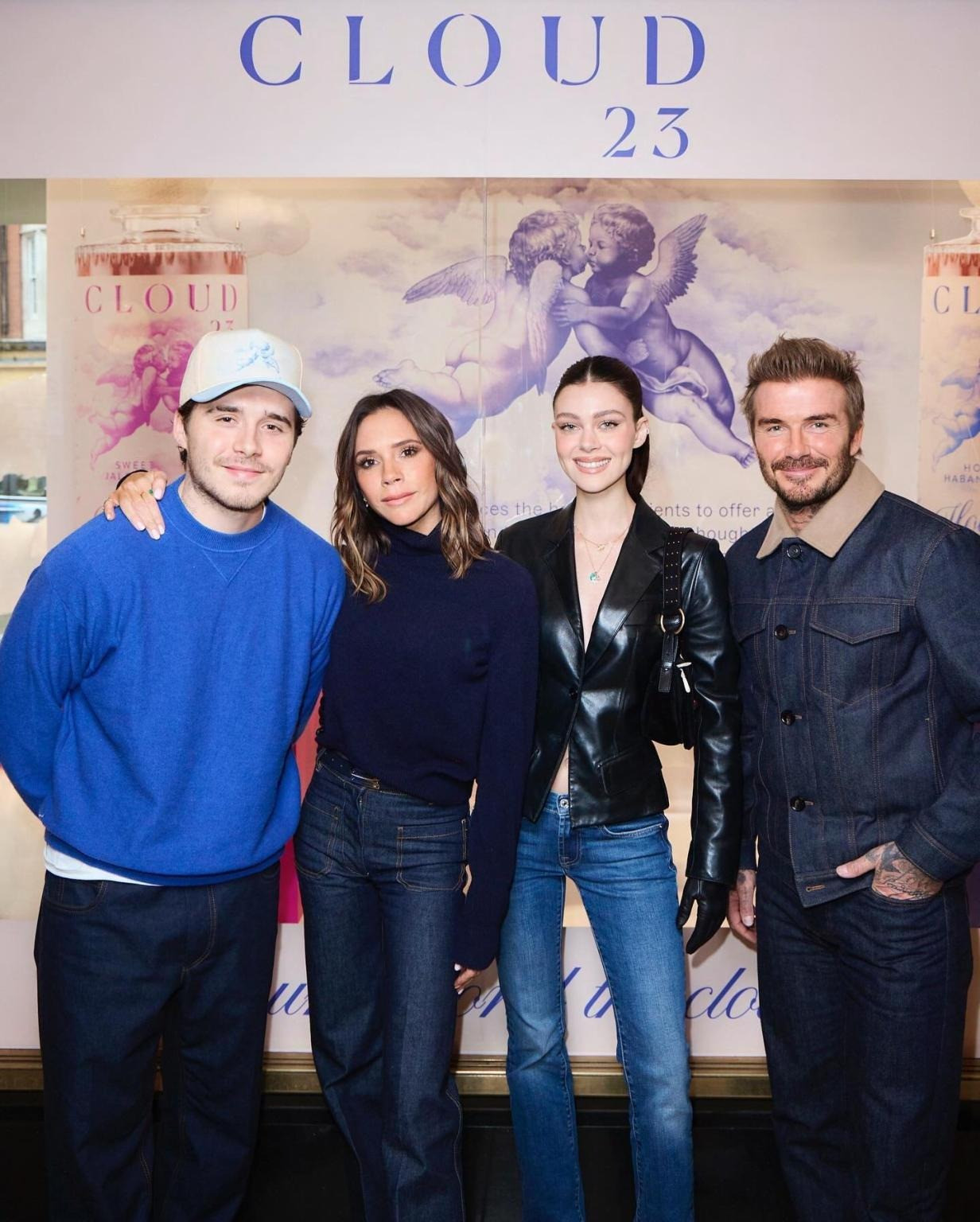 Ông bà Becks đến buổi ra mắt thương hiệu nước sốt của con trai. Ảnh: IG.