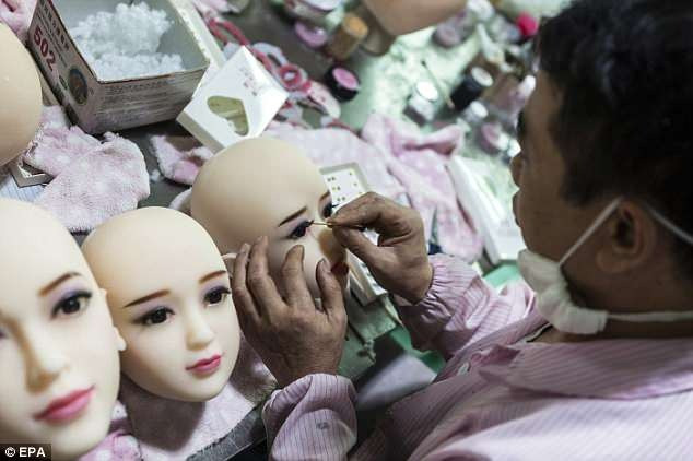 Còn nhiều tranh cãi xoay quanh mặt lợi - hại của sử dụng búp bê tình dục. Ảnh: EPA. Còn nhiều tranh cãi xoay quanh mặt lợi - hại của sử dụng búp bê tình dục. Ảnh: EPA.