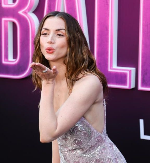 Tom Cruise và Ana de Armas được truyền thông Âu - Mỹ tin chắc là đang hẹn hò. Ảnh: Shutterstock/WireImage.