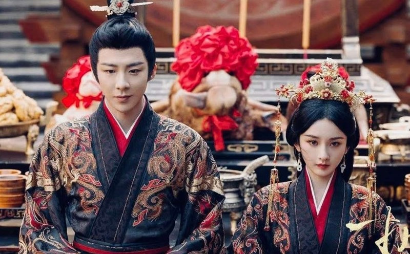 Khom lưng có cốt truyện cưới trước, yêu sau.