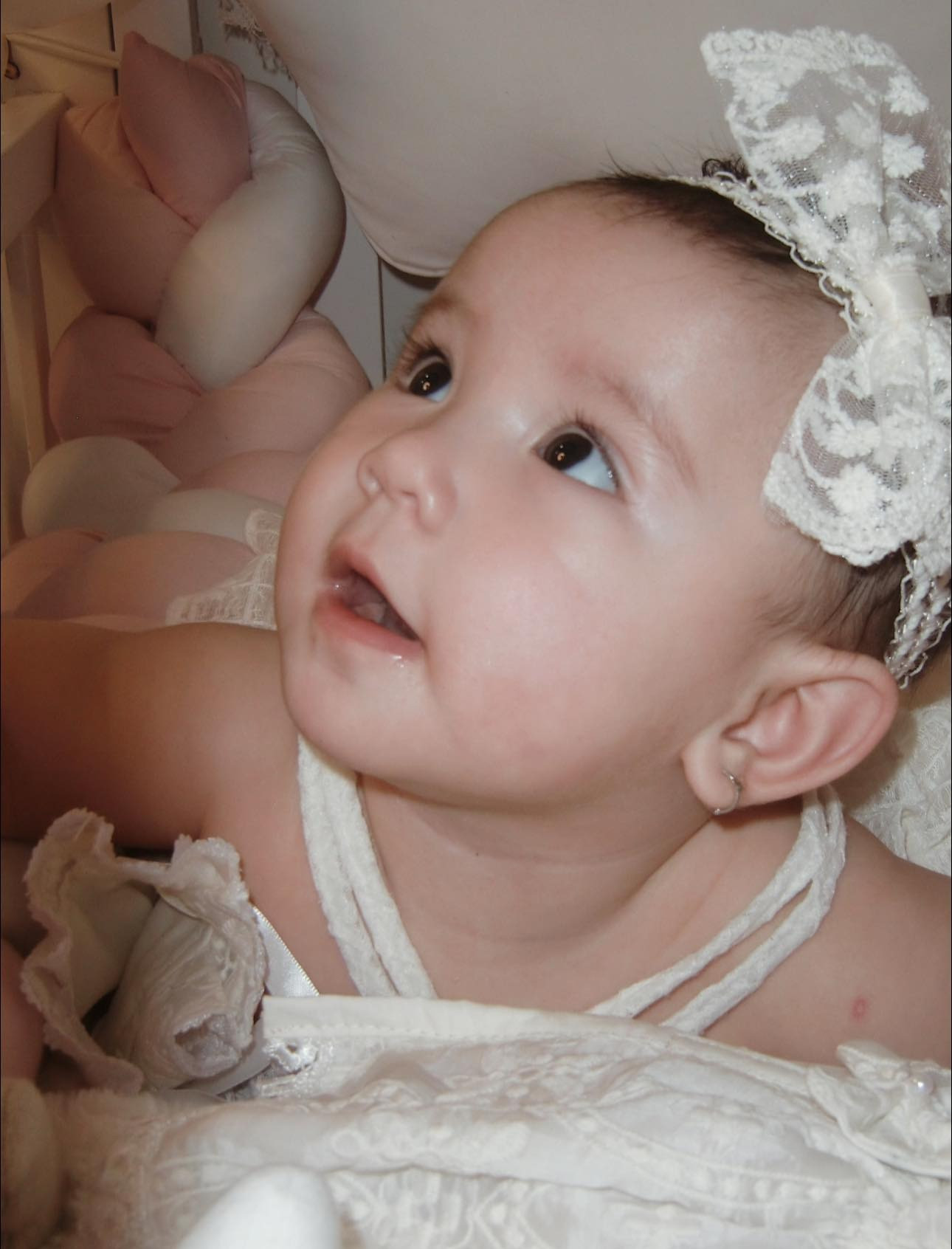 Long Chun cũng kỷ niệm ngày Quốc tế Thiếu nhi đầu tiên của con gái, bé Cốm, bằng bộ ảnh dễ thương. Nam MC chúc con gái luôn được hạnh phúc, vui vẻ, ngoan ngoãn, khoẻ mạnh và tràn ngập tình yêu thương của mọi người. Long Chun tiết lộ có con gái vào tháng 12/2024, nhưng không nói rõ mẹ bé là ai, gây nhiều đồn đoán trên mạng xã hội.