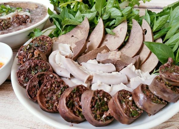 Lòng lợn chứa nhiều protein và cholesterol – những chất không tốt cho những người bị bệnh tim mạch, tiểu đường, cholesterol máu và rối loạn chuyển hóa. Ảnh minh họa: Internet Lòng lợn chứa nhiều protein và cholesterol – những chất không tốt cho những người bị bệnh tim mạch, tiểu đường, cholesterol máu và rối loạn chuyển hóa. Ảnh minh họa: Internet