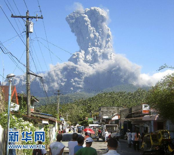 Nhiều người dân e ngại trước sự nổi giận của núi lửa Bulusan.