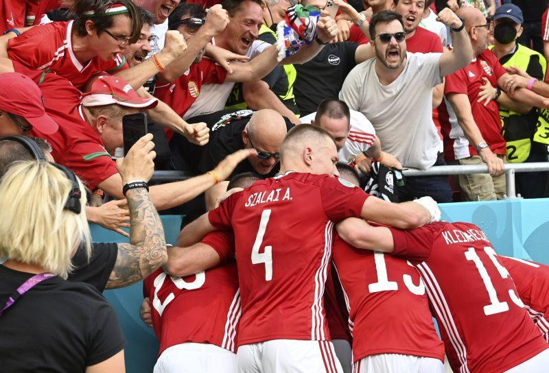 Bóng đá trở về nhà với Hungary. Đã lâu lắm rồi, cổ động viên Hungary mới có cơ hội tận hưởng niềm vui từ trái bóng tròn cùng đội tuyển Hungary ảnh MTI