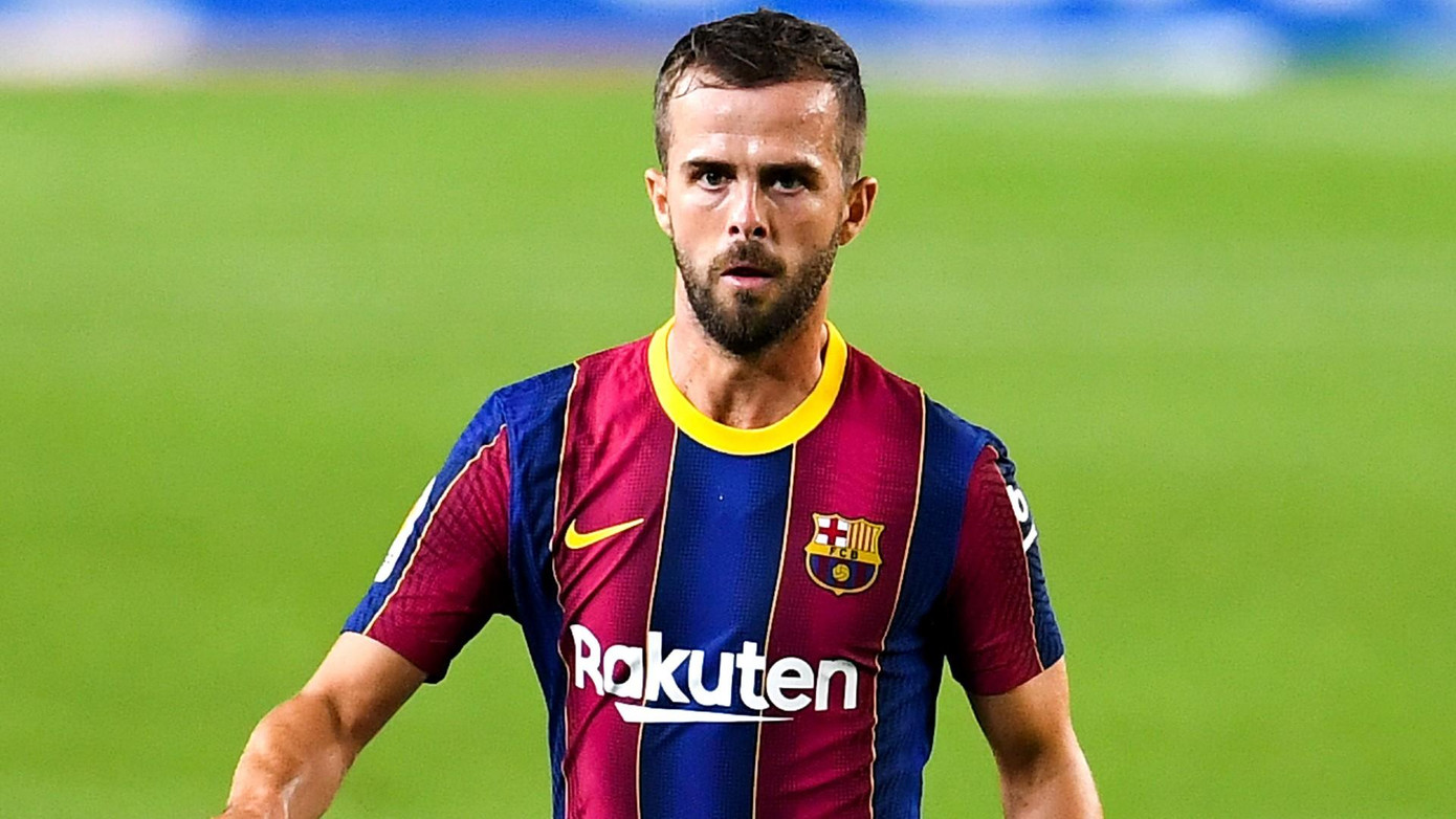 Barcelona cần đẩy Miralem Pjanic khỏi sân Camp Nou càng sớm càng tốt Barcelona cần đẩy Miralem Pjanic khỏi sân Camp Nou càng sớm càng tốt