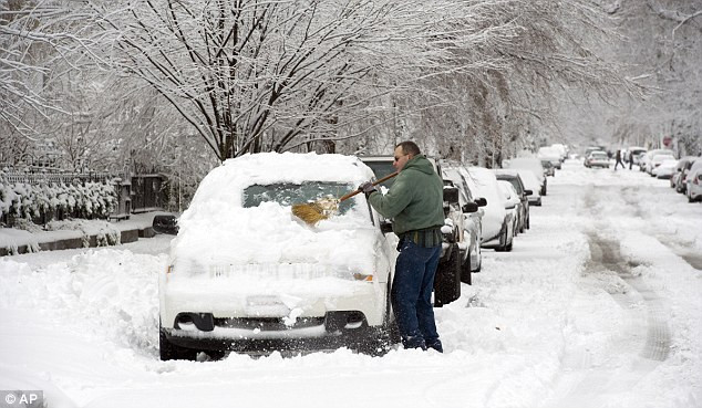 Hệ thống giao thông dường như là tê liệt hoàn toàn do băng tuyết 