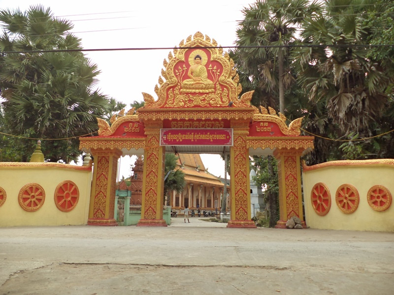 Cổng chùa khang trang chào đón Festival