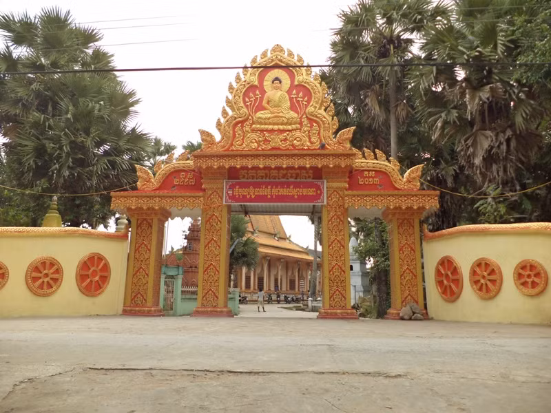 Cổng chùa khang trang chào đón Festival