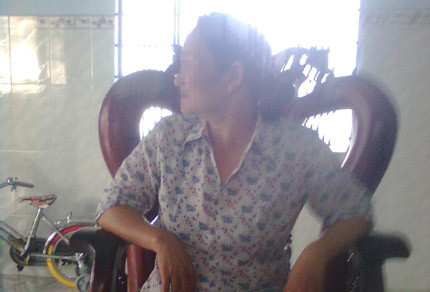 Bố mẹ tá hỏa 'giải cứu' con gái trong nhà nghỉ ảnh 2