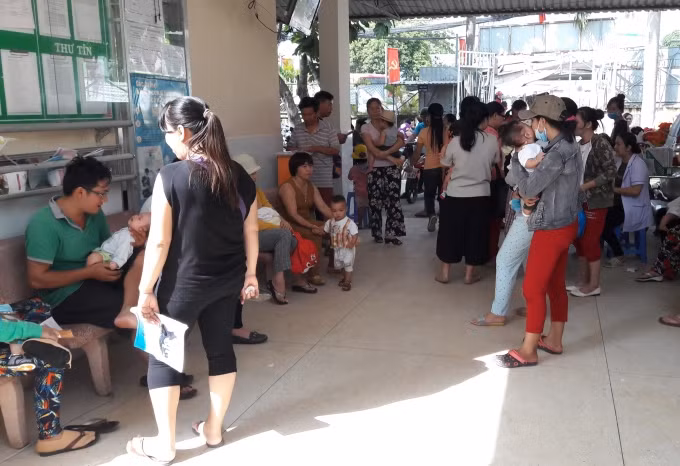 Phụ huynh nháo nhào vì hết sạch vắc- xin '5 trong 1' Quinvaxem ảnh 2