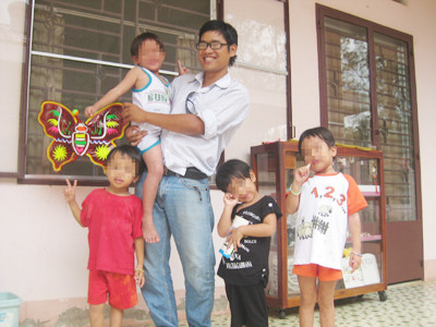 Những đứa trẻ này còn quá nhỏ để nhận ra sự bất hạnh của mình Ảnh: L.Q.M