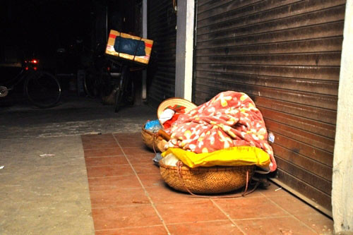 Cơ cực nhất là những phận người vô gia cư trong đêm rét buốt