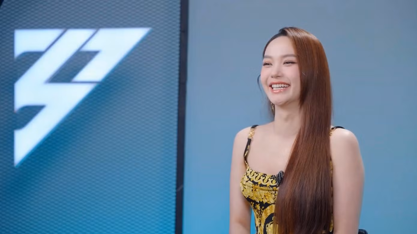 "Hot mom" Minh Hằng chính thức trở lại và lợi hại hơn xưa.