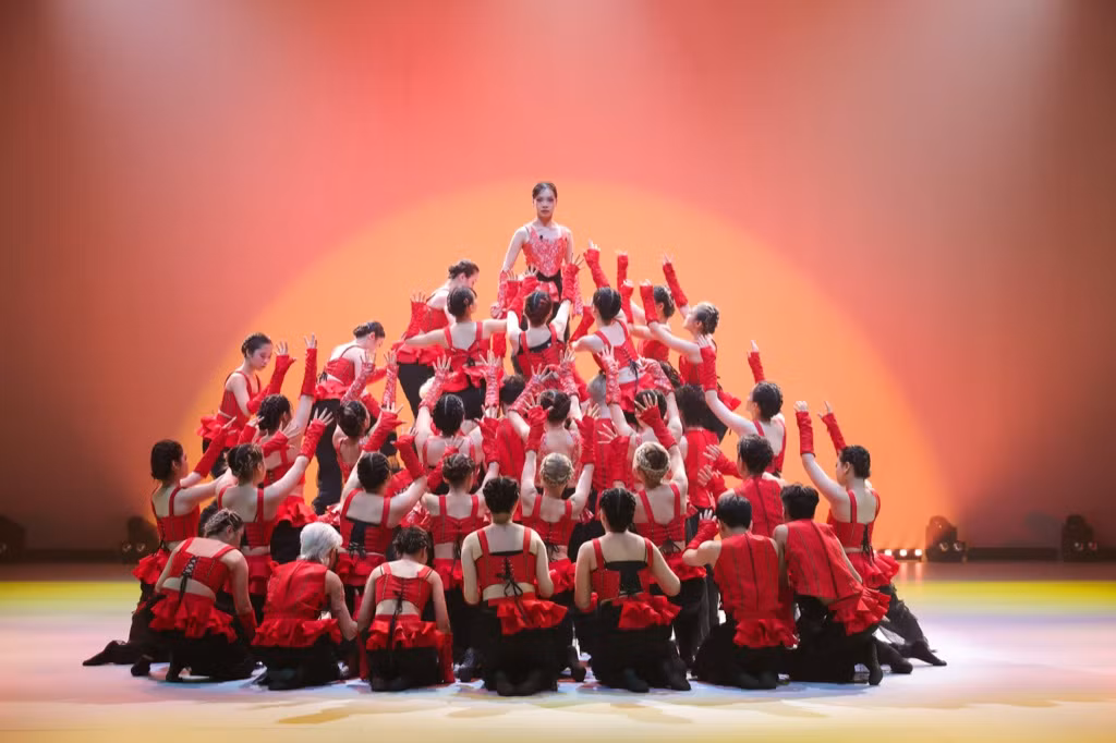 OOPS! giành hẳn 383 điểm từ BGK cho phần thi Siêu đội hình.