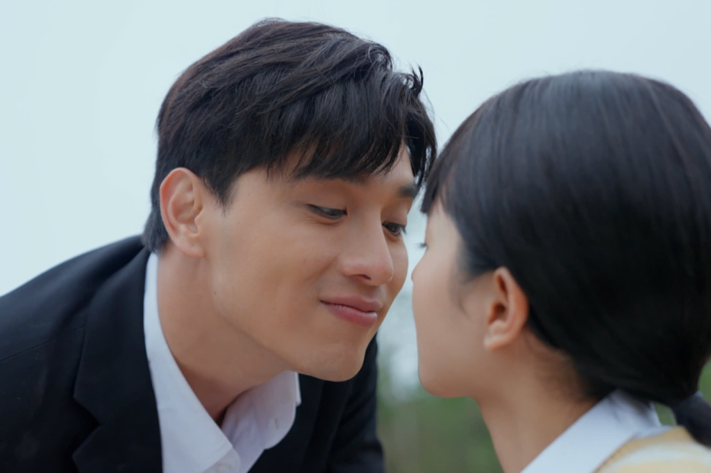 Phân cảnh của Bích Ngọc và Thuận Nguyễn &quot;làm dịu&quot; người xem sau những màn tranh đấu căng thẳng trong phim.