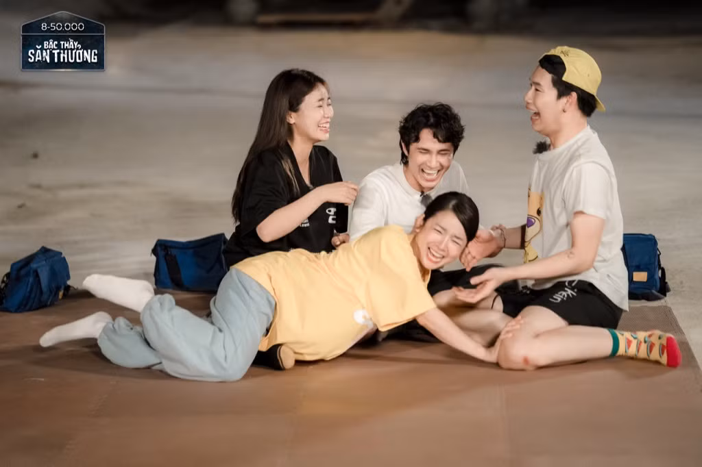 Mỗi tập của Bậc Thầy Săn Thưởng đều ngập tràn tiếng cười với loạt "tiểu phẩm" từ dàn cast. Mỗi tập của Bậc Thầy Săn Thưởng đều ngập tràn tiếng cười với loạt "tiểu phẩm" từ dàn cast.