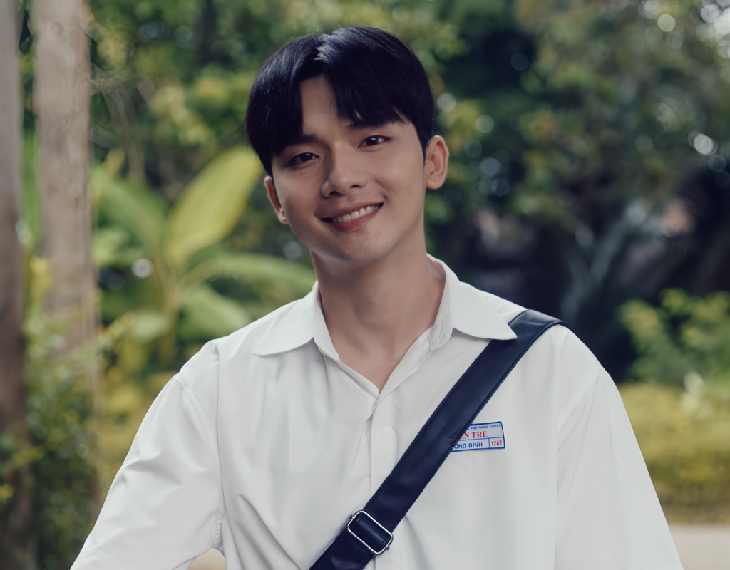 Vương Bình "tái debut" với hình tượng "anh bờ vai". Vương Bình "tái debut" với hình tượng "anh bờ vai".