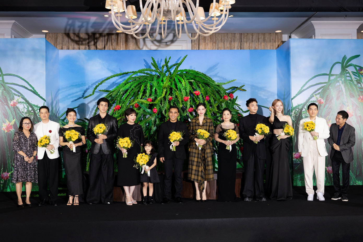 Dàn diễn viên phim Chốt Đơn. Dàn diễn viên phim Chốt Đơn.