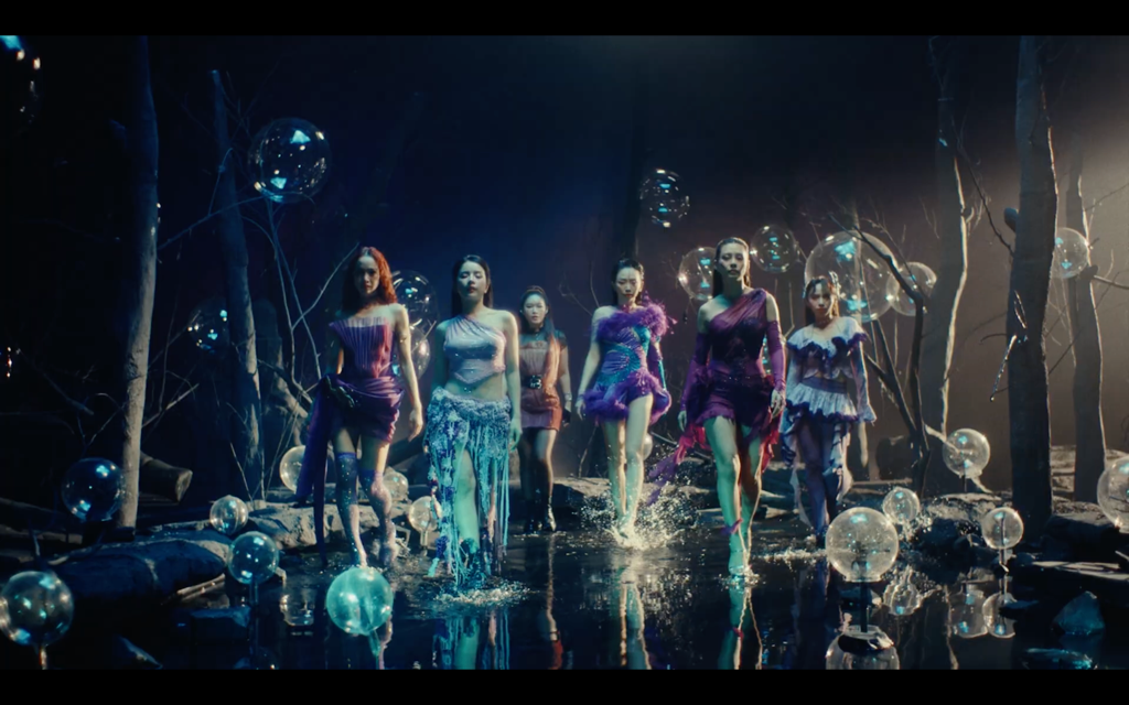 Dàn Chị Đẹp tự tin sải bước trong teaser MV Ngôi Sao Giữa Thiên Hà.