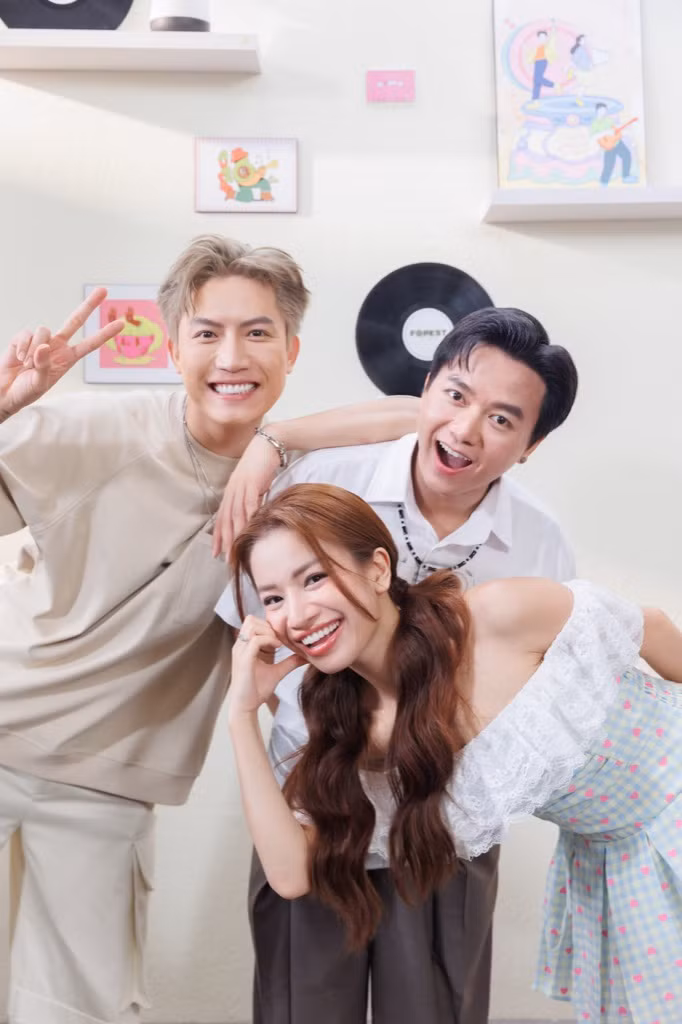 Dù bị khán giả chọc là “hạt nhài” nhưng các màn tung hứng giữa Anh Tú và Bùi Công Nam luôn là "content" được khán giả tương tác nhiệt tình.