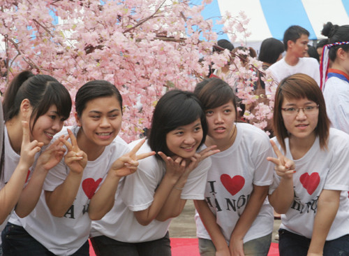 Đã không còn cảnh vượt rào để chụp ảnh với hoa