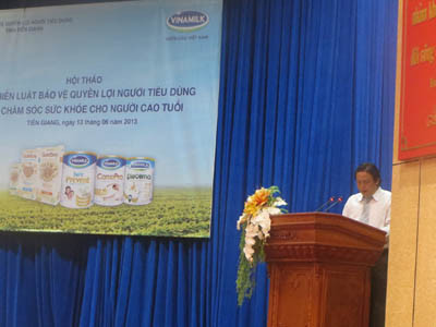 Ông Trương Tân Phong - Giám Đốc Kinh Doanh Khu Vực Miền Tây 2 phát biểu tại Hội nghị