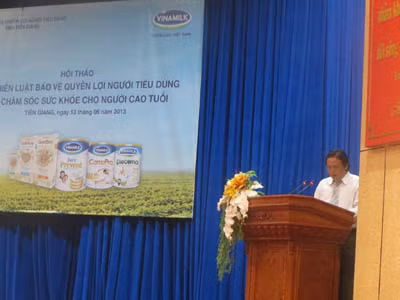 Ông Trương Tân Phong - Giám Đốc Kinh Doanh Khu Vực Miền Tây 2 phát biểu tại Hội nghị