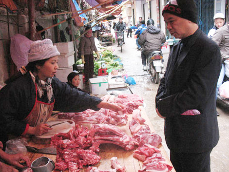 Rau đắt thế này ăn thịt thôi!. Rau đắt thế này ăn thịt thôi!