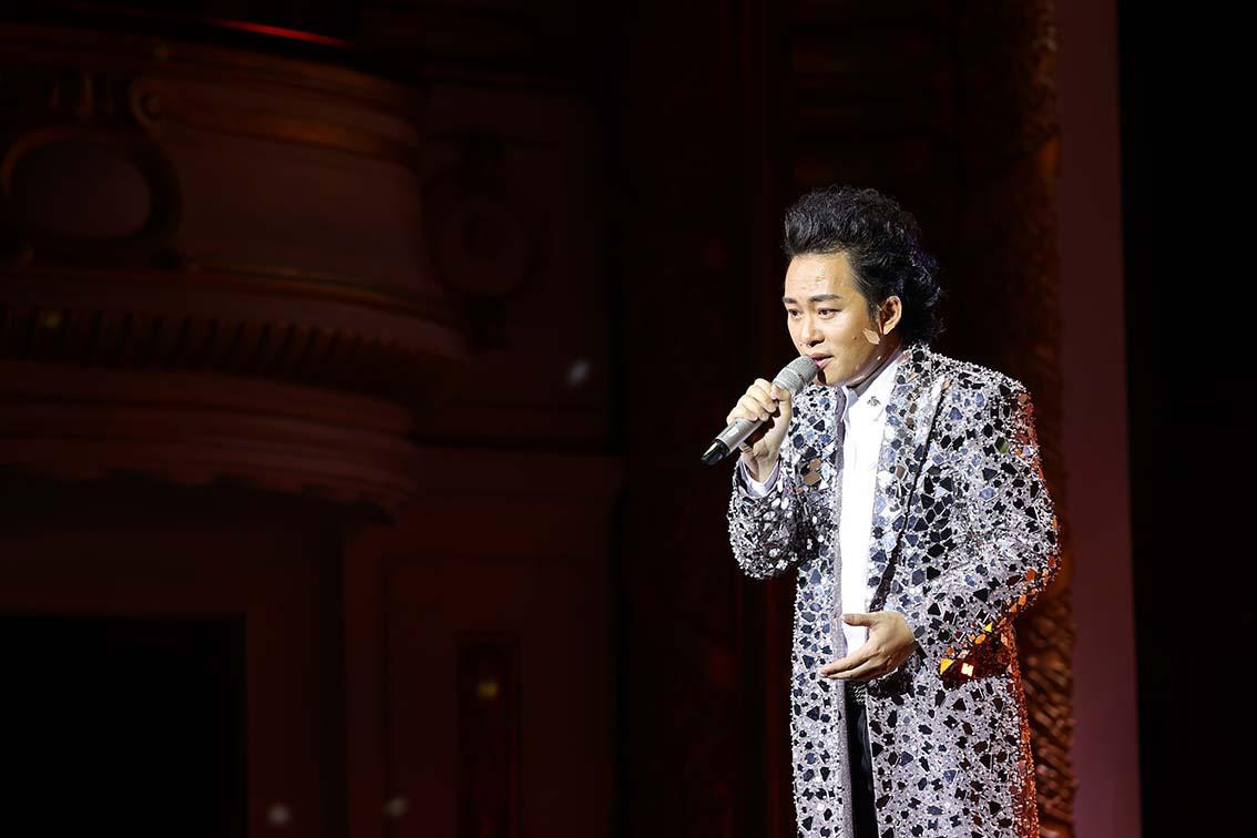 Tùng Dương đã biểu diễn ca khúc Ai Chung Tình Được Mãi tại liveshow riêng. Tùng Dương đã biểu diễn ca khúc Ai Chung Tình Được Mãi tại liveshow riêng.