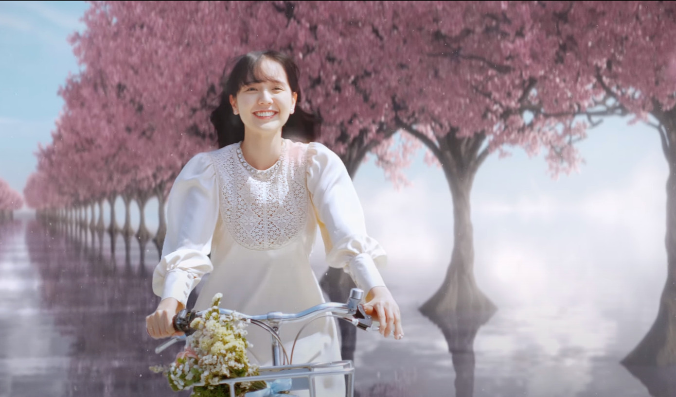 Kỹ xảo đoạn này bị chê hơi "thôn" nhưng may là vẻ đẹp mong manh của Hải Tú đã giải cứu. Kỹ xảo đoạn này bị chê hơi "thôn" nhưng may là vẻ đẹp mong manh của Hải Tú đã giải cứu.