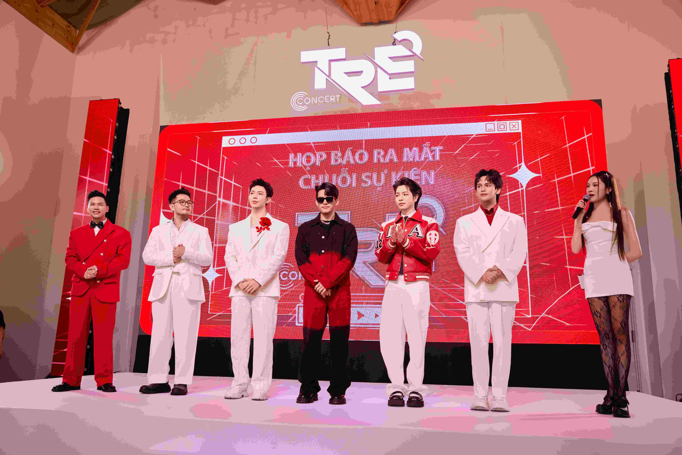 Sự khác biệt trong Trẻ Concert chính là màn hoà giọng của chính các bạn sinh viên ở những điểm trường với dàn line-up nổi tiếng.