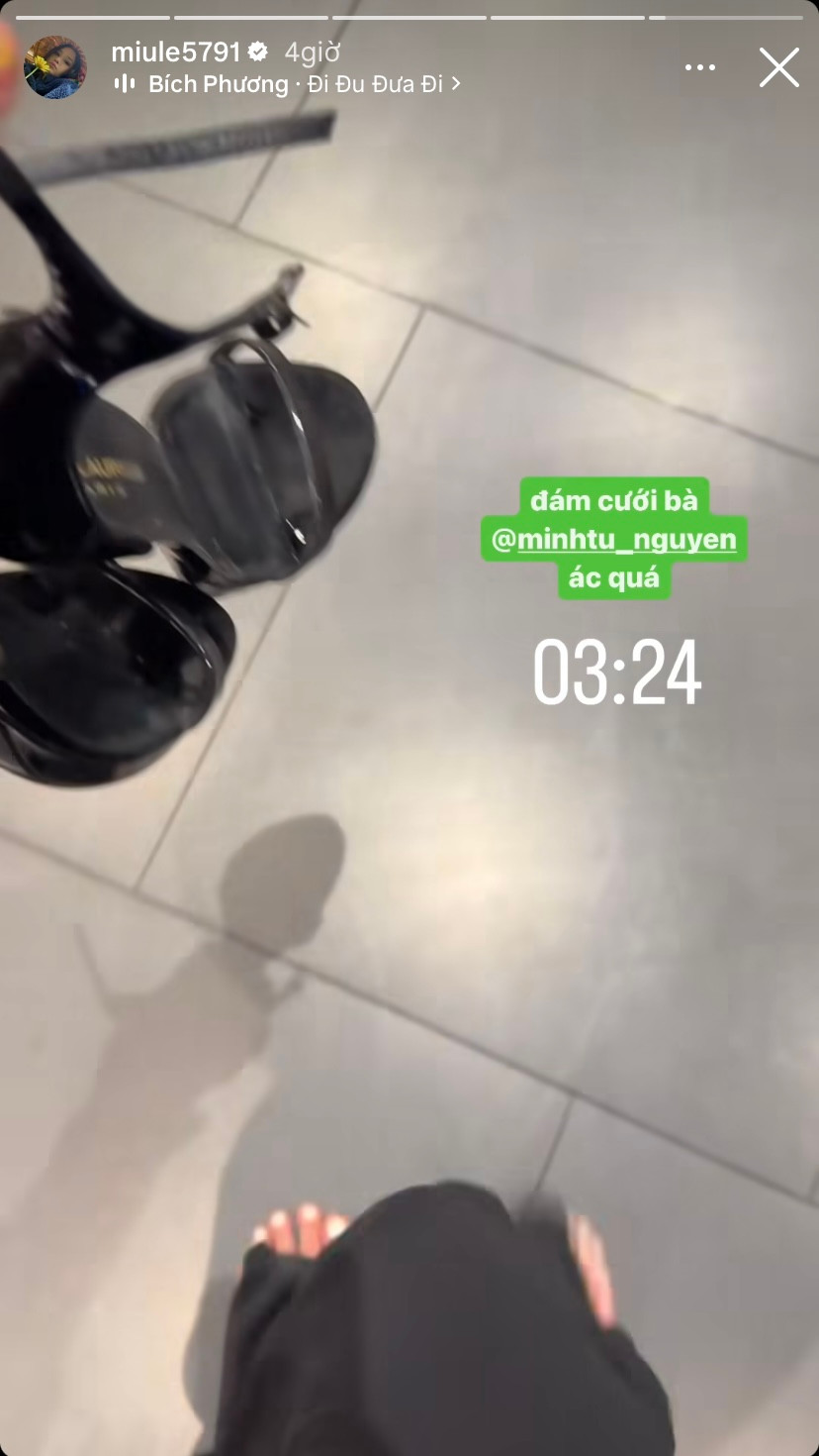 Miu Lê không tránh khỏi "kiếp nạn" đứt dây giày, phải đi chân trần về nhà sau đám cưới. Miu Lê không tránh khỏi "kiếp nạn" đứt dây giày, phải đi chân trần về nhà sau đám cưới.