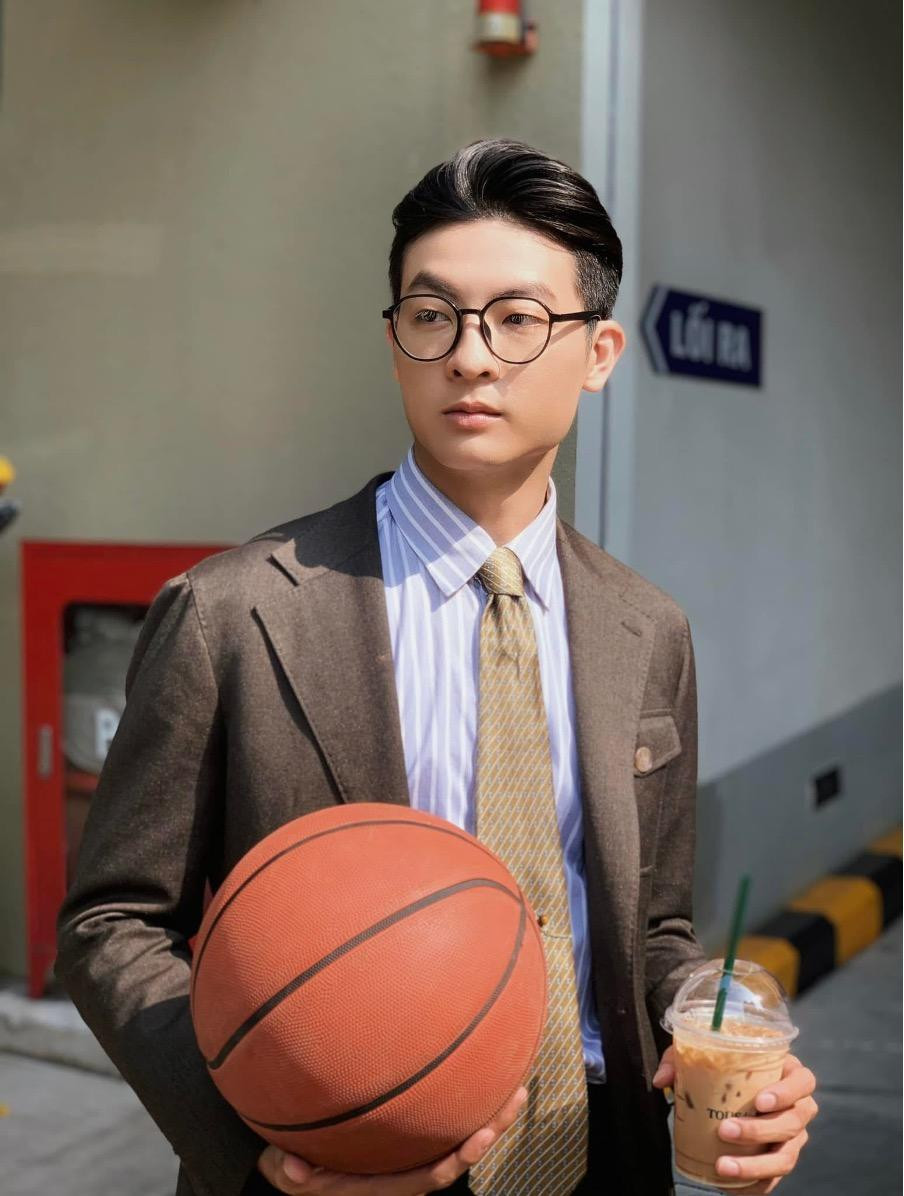 Nét đẹp thư sinh, lãng tử của Lưu Cao Phát khiến hội chị em "đổ đứ đừ".