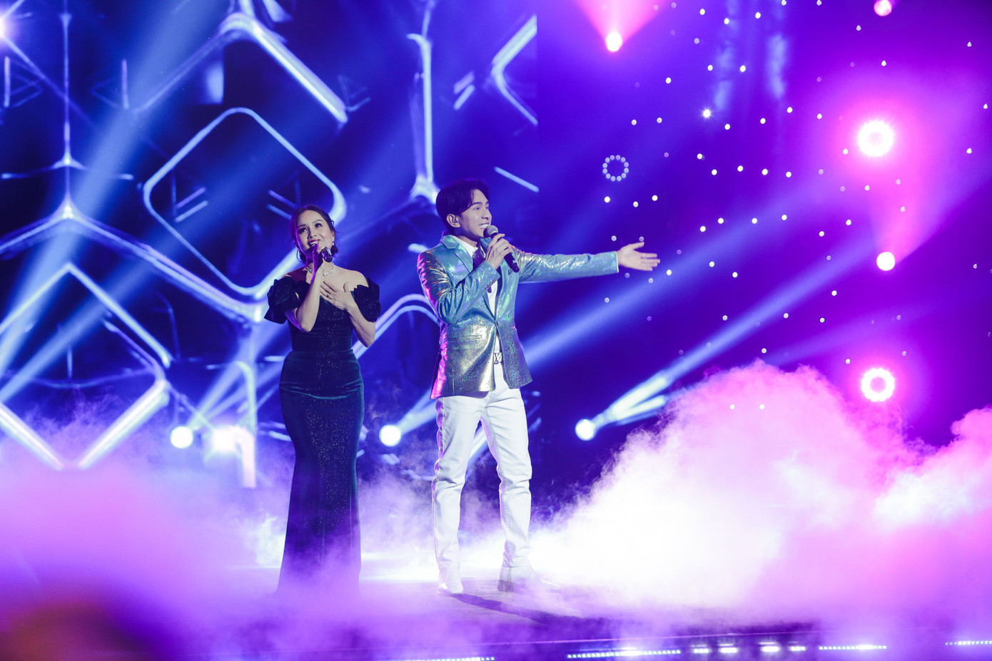 Màn hòa giọng của một trong những &quot;OTP đời đầu&quot; V-Pop khiến khán giả vỡ oà.