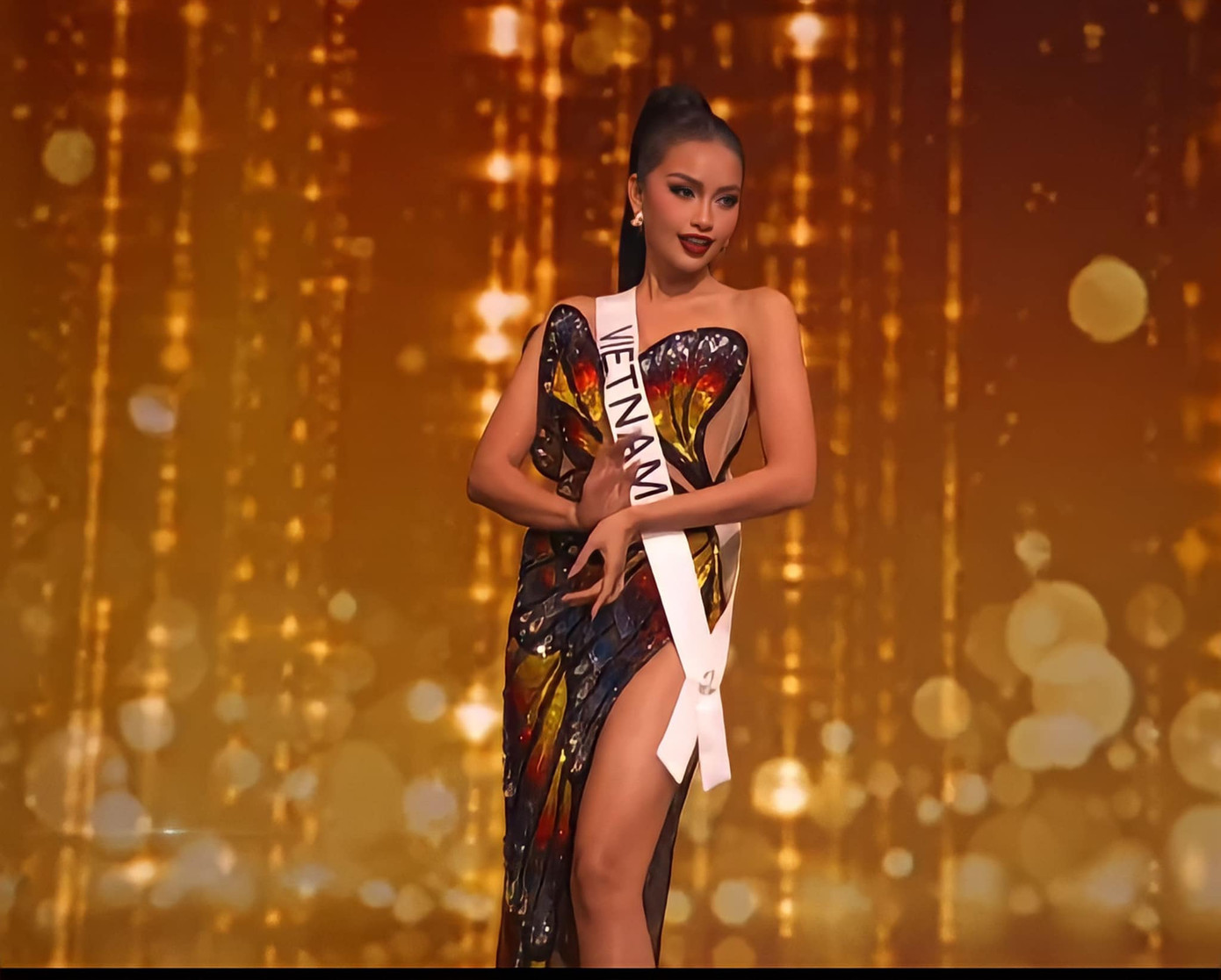 Lotus Walk độc quyền của Ngọc Châu tại Miss Universe năm nay.