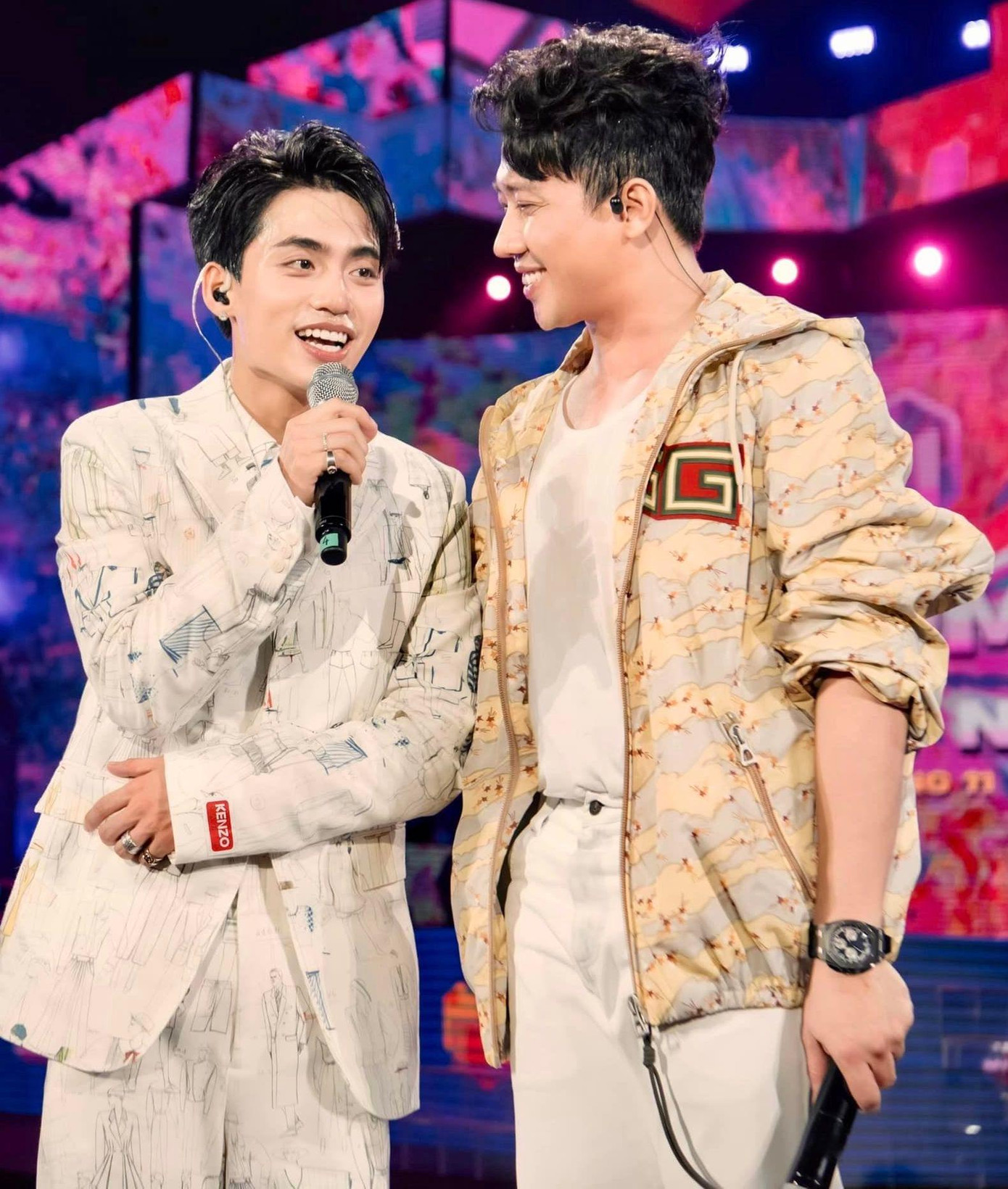 Trấn Thành và MONO có dịp đứng chung trên sân khấu trong sự kiện này.