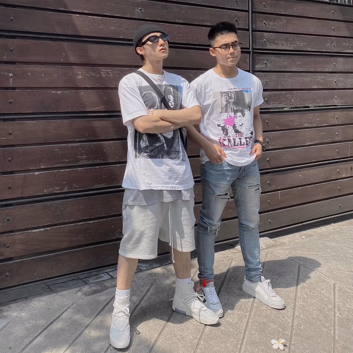 Việt Hoàng (bên phải) - em trai Sơn Tùng được đồn đoán chính là tân binh MONO.