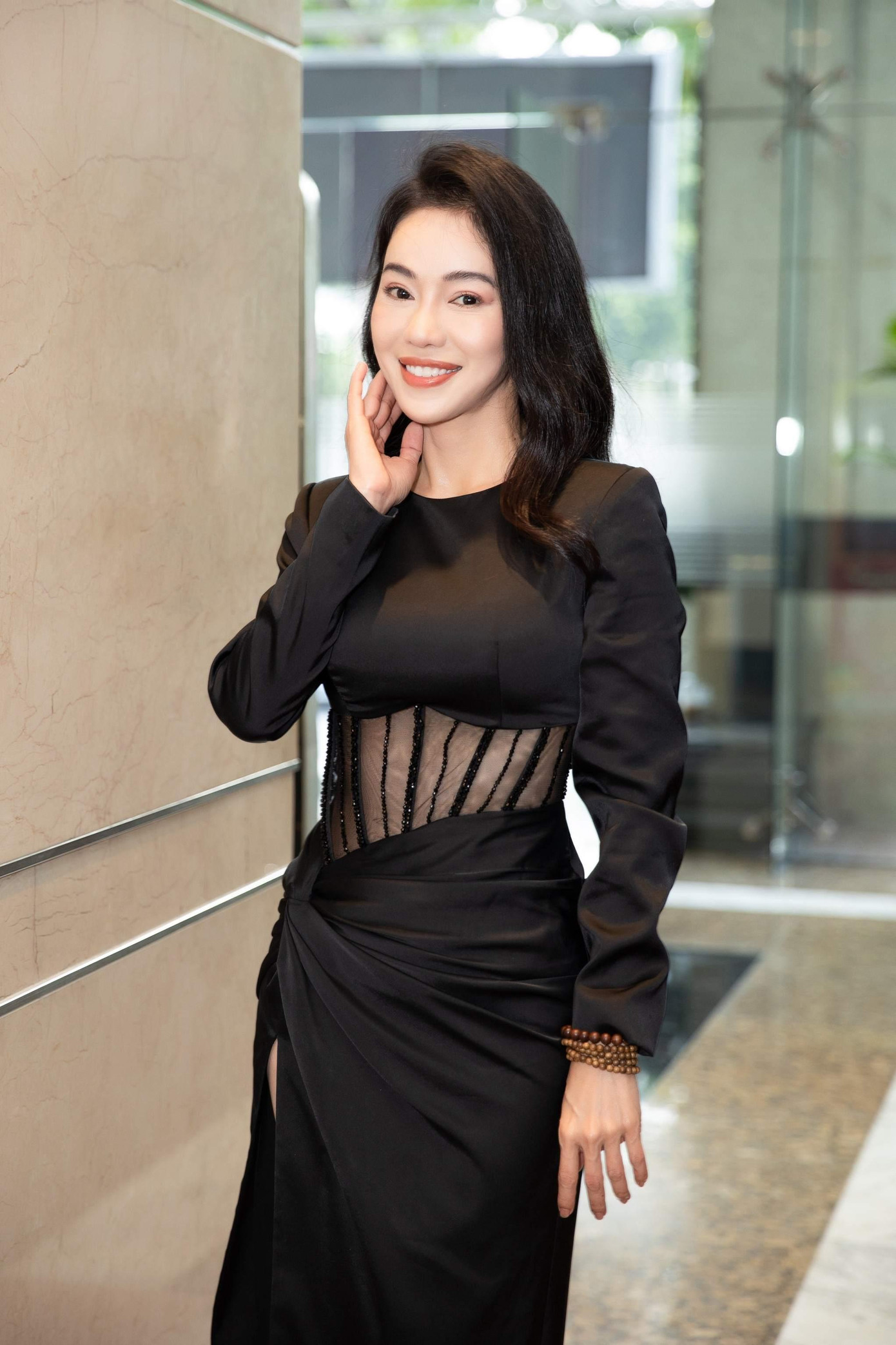 Bà Phạm Kim Dung, đại diện của công ty Sen Vàng, đơn vị đồng tổ chức cuộc thi Hoa hậu Việt Nam 2022 chia sẻ: "Các cô gái đừng ngần ngại để trở thành một Đỗ Mỹ Linh, Tiểu Vy, Đỗ Thị Hà thứ hai". Bà Phạm Kim Dung, đại diện của công ty Sen Vàng, đơn vị đồng tổ chức cuộc thi Hoa hậu Việt Nam 2022 chia sẻ: "Các cô gái đừng ngần ngại để trở thành một Đỗ Mỹ Linh, Tiểu Vy, Đỗ Thị Hà thứ hai".